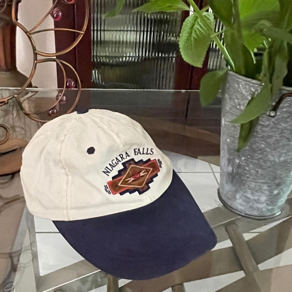 ‼️Sold‼️Niagara falls Men’s Hat Cream/ Navy Blue